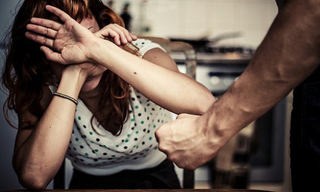"30 tuổi đầu, bật khóc vì người đứng ra bênh vực mình là đứa cháu mới 13 tuổi", lời tâm sự đầy đau đớn của một cô vợ thoát ra từ cảnh bạo lực gia đình! - Ảnh 2. "30 tuổi đầu, bật khóc vì người đứng ra bênh vực mình là đứa cháu mới 13 tuổi", lời tâm sự đầy đau đớn của một cô vợ thoát ra từ cảnh bạo lực gia đình! - Ảnh 2.