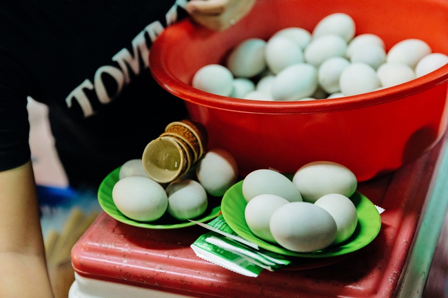 Kim Thảo – hàng vịt lộn đắt nhất Sài Gòn với giá 12k một trứng, nhưng vẫn bán vài nghìn trứng mỗi ngày - Ảnh 4.