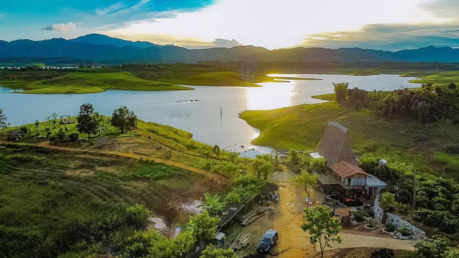 Tôi có một hội những người chị thích &quot;MUA ĐẤT CHỌN VIEW&quot;, dù con chưa vào tiểu học nhưng đã hoàn tất &quot;bộ sưu tập&quot; đất ngắm hồ, ngắm núi để dưỡng già - Ảnh 1.