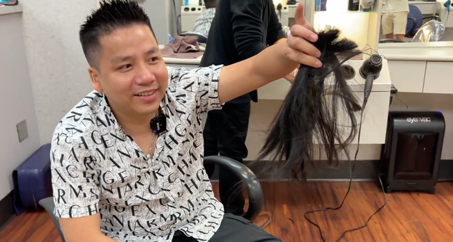 BẤT NGỜ: Khoa Pug cắt tóc sau 2 năm dưỡng dài, rưng rưng nói lời chia tay với khán giả sau 5 năm làm YouTube - Ảnh 3. BẤT NGỜ: Khoa Pug cắt tóc sau 2 năm dưỡng dài, rưng rưng nói lời chia tay với khán giả sau 5 năm làm YouTube - Ảnh 3.