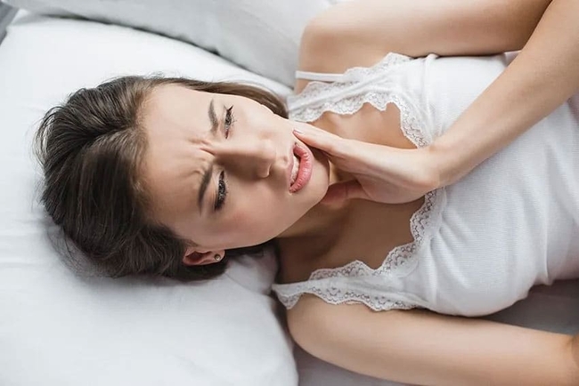 Feeling jaw pain after waking up can be a warning sign of these serious health problems - Photo 1.