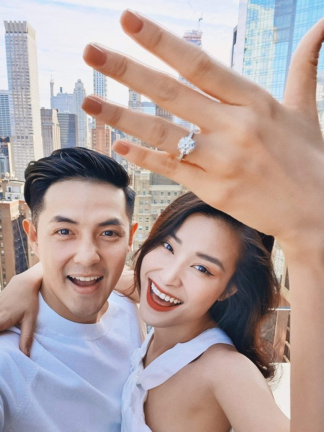 Ông Cao Thắng nhận danh hiệu "ông chồng nghiện vợ" chỉ nhờ hành động này với Đông Nhi - Ảnh 6. Ông Cao Thắng nhận danh hiệu "ông chồng nghiện vợ" chỉ nhờ hành động này với Đông Nhi - Ảnh 6.