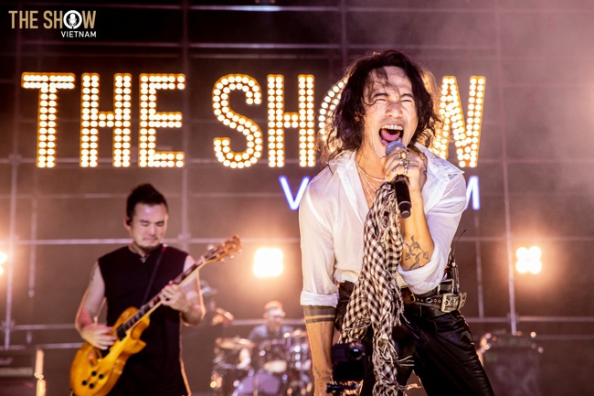5000 khán giả khóc cười trong live concert hoành tráng, Bức Tường khẳng định vị thế huyền thoại Rock tại Việt Nam - Ảnh 1.