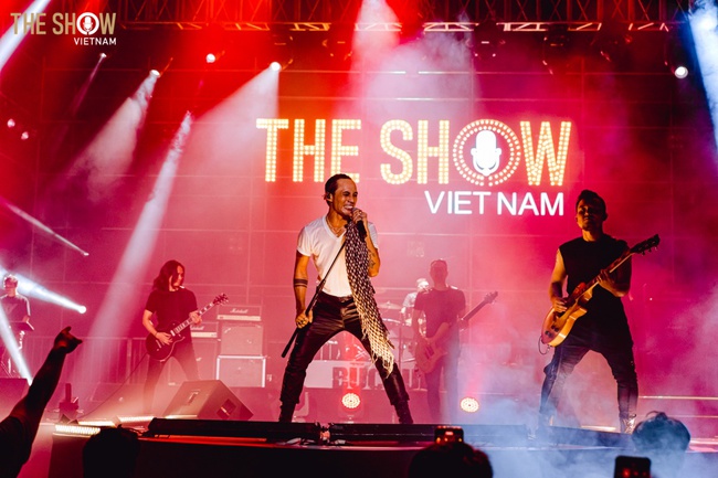 5000 khán giả khóc cười trong live concert hoành tráng, Bức Tường khẳng định vị thế huyền thoại Rock tại Việt Nam - Ảnh 9.