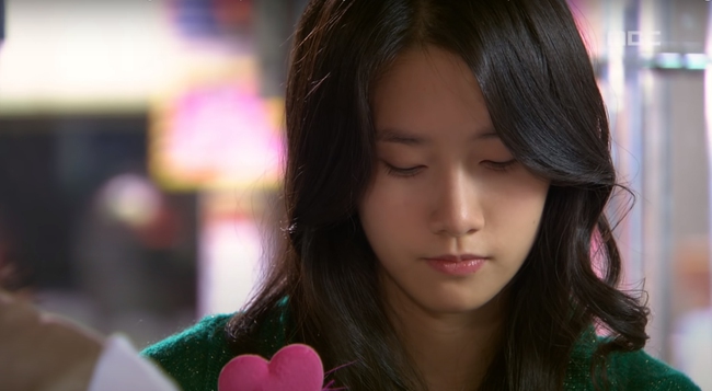 Yoona đẹp trong trẻo ở bộ phim đầu tay: Nhan sắc &quot;đè bẹp&quot; nữ chính Soo Ae, phát hiện điều thú vị sau 15 năm - Ảnh 2.