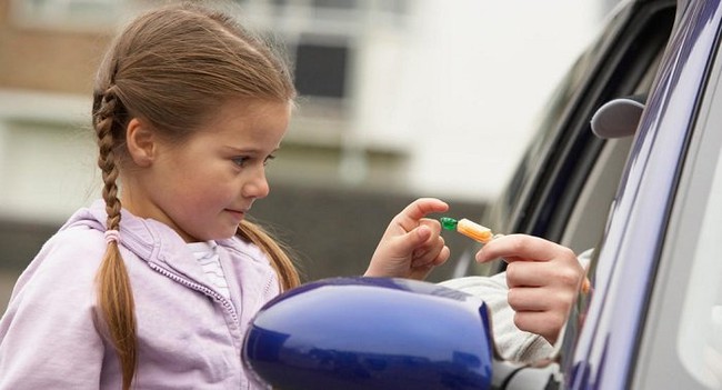 A 6-year-old child got lost at the airport, when asked the name of a relative, he immediately answered 5 words that made everyone bewildered, many parents were startled and slim - Photo 2.