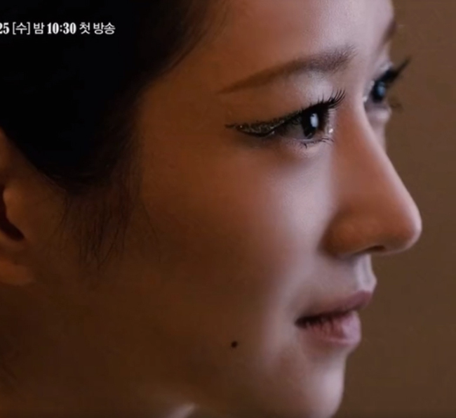 &quot;Điên nữ&quot; Seo Ye Ji và biểu cảm &quot;lạnh băng&quot; trông cực đáng sợ trong phim mới: Nhưng so với Kim Tae Hee của Yong Pal thì sao? - Ảnh 2.