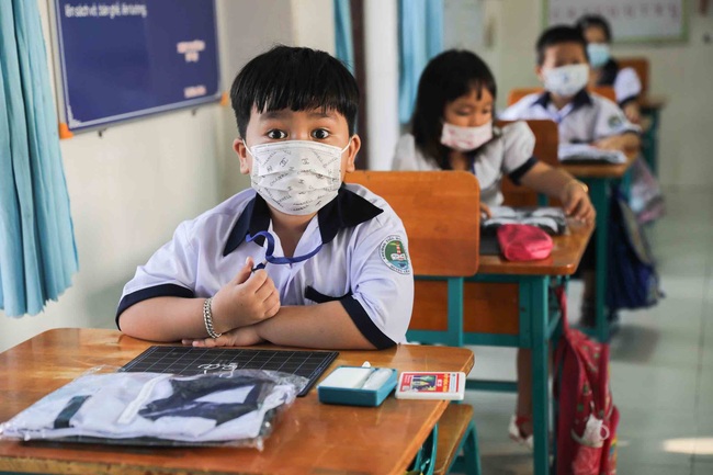 CHÍNH THỨC: Học sinh lớp 1-6 ở Hà Nội đi học trở lại - Ảnh 1.