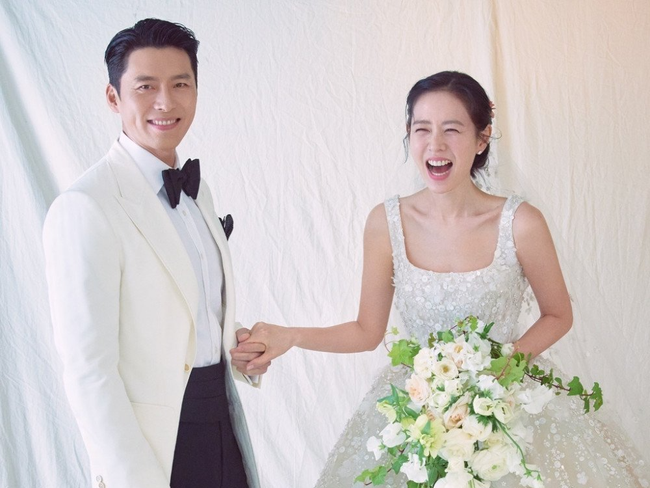 Lộ thêm ảnh cưới của Hyun Bin: Chú rể xuất sắc thế này bảo sao Son Ye Jin say đắm ra mặt - Ảnh 3.