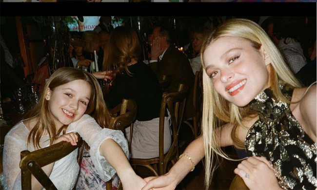 Con gái út của Victoria Beckham chung khung hình với chị dâu: Style chẳng hề lép vế, nhan sắc lại càng không - Ảnh 9.