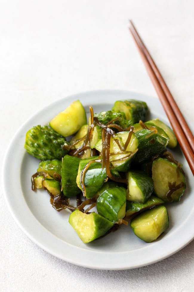 This is how the Japanese make pickled cucumbers: Just 2 ingredients, but surprisingly delicious!  - Photo 7.