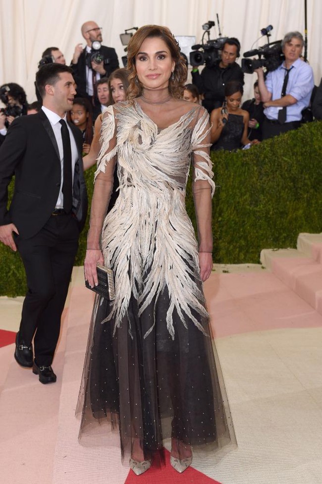 Nữ nhân Hoàng gia tại Met Gala: Cháu gái muốn học theo Công nương Diana mà không tới, có cô năm nào cũng "chặt" tới bến! - Ảnh 12. Nữ nhân Hoàng gia tại Met Gala: Cháu gái muốn học theo Công nương Diana mà không tới, có cô năm nào cũng "chặt" tới bến! - Ảnh 12.