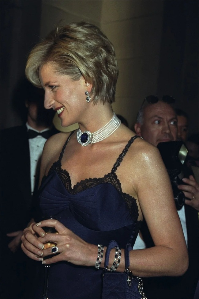 Nữ nhân Hoàng gia tại Met Gala: Cháu gái muốn học theo Công nương Diana mà không tới, có cô năm nào cũng "chặt" tới bến! - Ảnh 2. Nữ nhân Hoàng gia tại Met Gala: Cháu gái muốn học theo Công nương Diana mà không tới, có cô năm nào cũng "chặt" tới bến! - Ảnh 2.