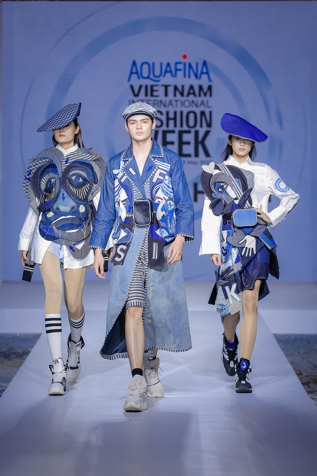 Siêu mẫu Thanh Hằng chính thức mở màn Tuần lễ thời trang Quốc tế Việt Nam 2022 - Ảnh 3.
