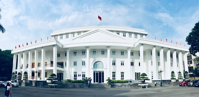 Hà Nội có 2 &quot;ông lớn đào tạo dịch thuật&quot;: Điểm chuẩn đại học cao nhất là 38,45 - năm nay dự kiến xét tuyển các đối tượng sau  - Ảnh 12.