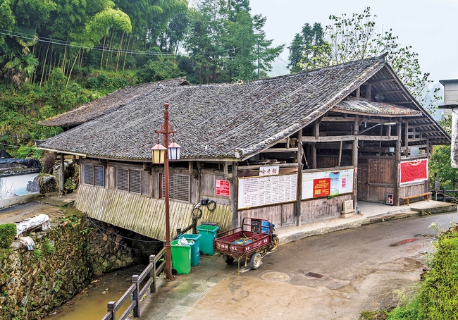 Người đàn ông 10 năm theo đuổi những chiếc cầu có mái che: Chứa đựng lịch sử văn hóa và thay đổi số mệnh cả thôn làng - Ảnh 15.