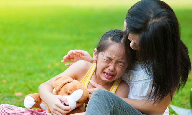 Children are always confronted by their parents accidentally making 4 MISTAKES: Fix it now if you don't regret it for life, don't push your child away from your arms - Photo 1.