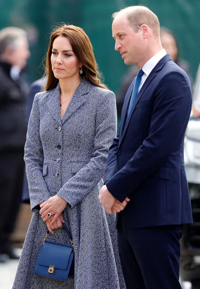 Chiếc túi bình dân được Kate Middleton đeo tận 2 lần 1 tuần: Đẹp, gọn, giá quá &quot;dễ thương&quot;! - Ảnh 4.