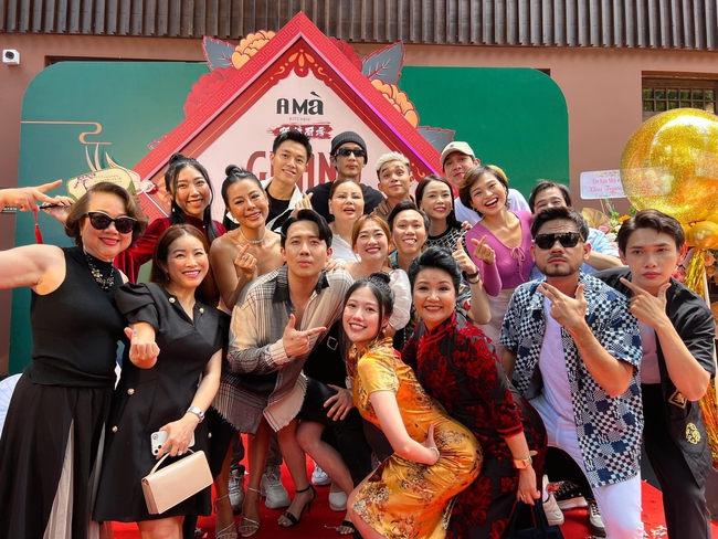 Tran Thanh 的 A Ma Kitchen 餐廳搬到了一個新的、更豪華、更精緻的設施中，開業當天匯聚了一系列著名藝術家——照片 2。