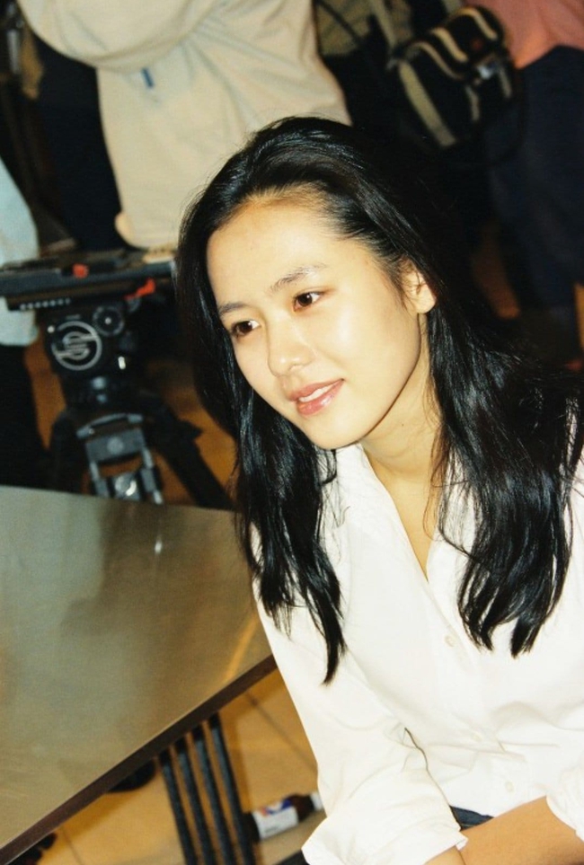 A rare image of Son Ye Jin 20 years ago, this beauty tells why Hyun Bin doesn't 