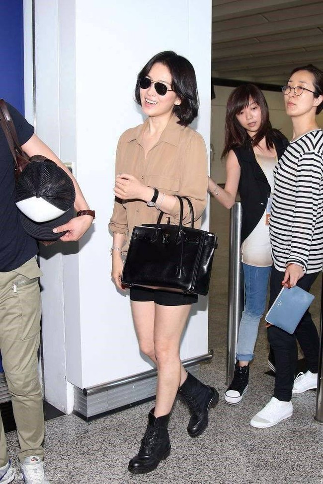Style diện quần short của Song Hye Kyo: Trước kia đẹp xấu thất thường, khi 40+ lại bùng nổ vẻ sang trọng - Ảnh 4.