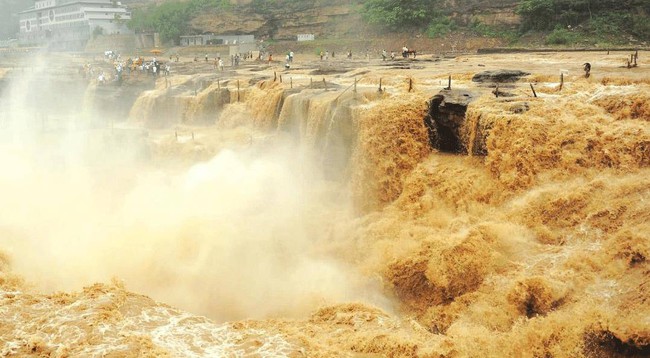 Why is it the same river, but Truong Giang uses the word 