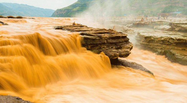 Why is it the same river, but Truong Giang uses the word 