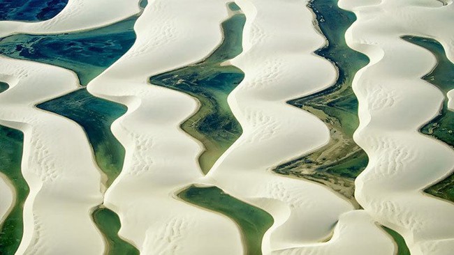 Magical desert full of jade green water like on another planet: No sandstorms, hot sun, but only a lake full of fish - Photo 3.