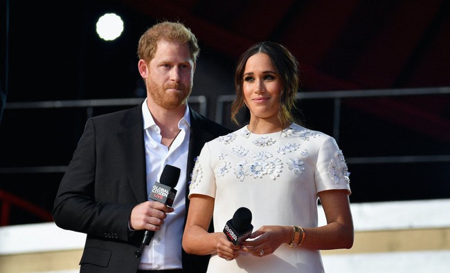 Khoảnh khắc đặc biệt của Công nương Kate trên thảm đỏ khiến nhà Meghan Markle nhận ra một sự thật phũ phàng - Ảnh 3.