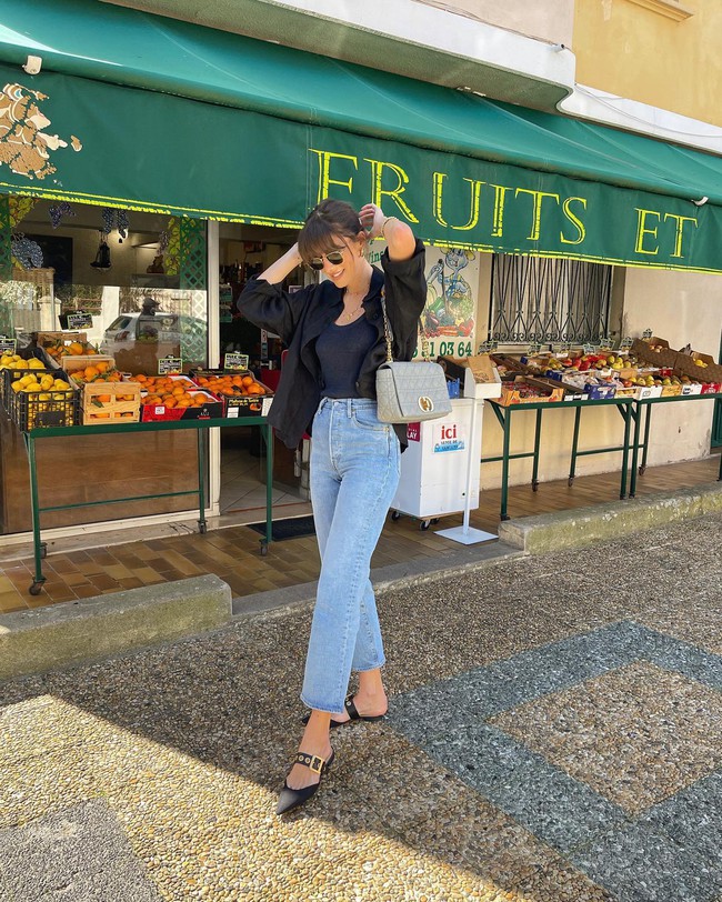 The French lady wears straight-leg jeans throughout the summer, suggesting 11 ways to dress her 30+ - Photo 2.