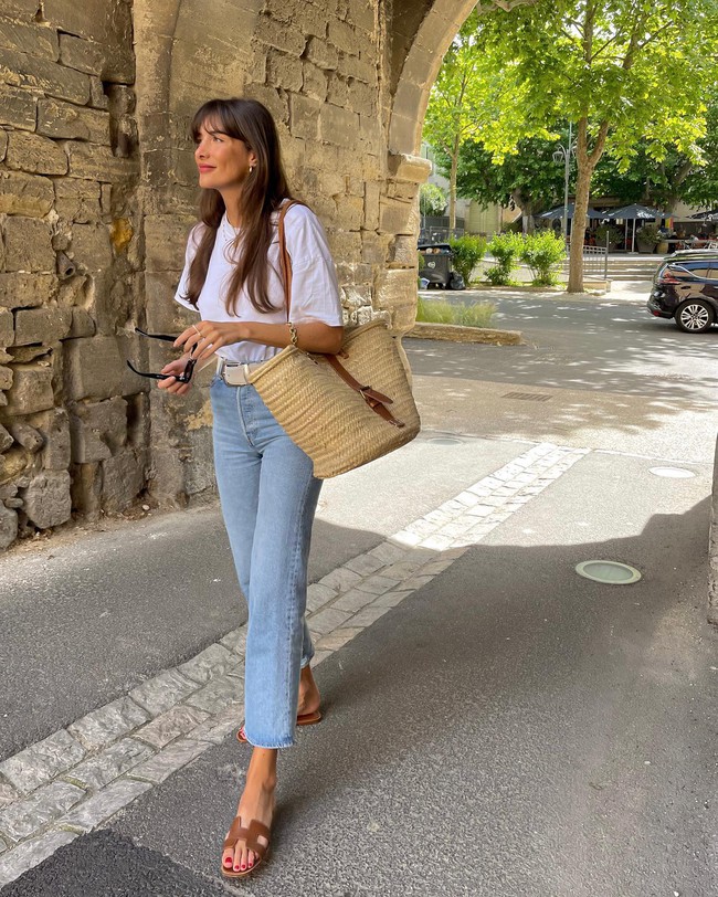 The French lady wears straight-leg jeans throughout the summer, suggesting 11 ways to dress her 30+ - Photo 4.