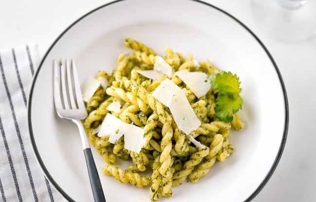 Cách làm sốt Pesto đỉnh cao giúp chị em hạ gục bất cứ công thức mì hay nui khó nhằn nào - Ảnh 10.