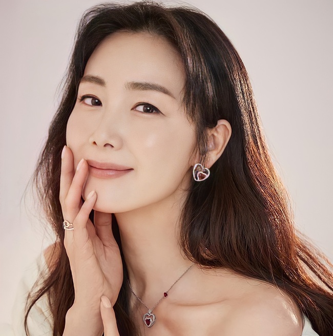 Song Hye Kyo, Son Ye Jin bất ngờ tụt hạng trong Top mỹ nhân Hàn đẹp nhất mọi thời đại, thua cả đàn em kém 10 tuổi - Ảnh 11.