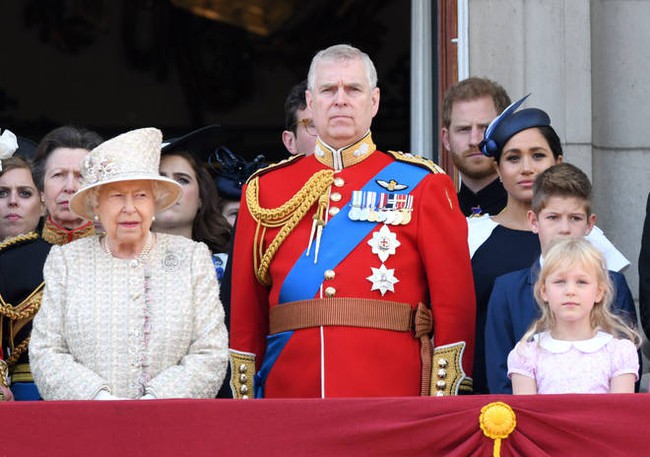The moment of a lifetime of members of the British royal family when appearing on the balcony of the Palace, Princess Kate's children stand out the most - Photo 11.