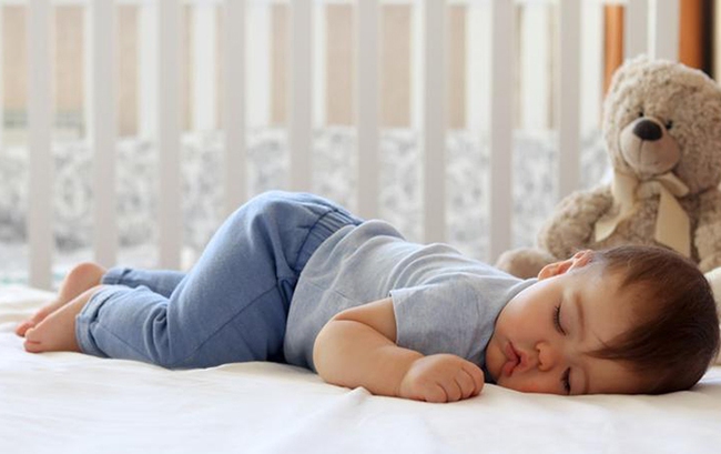 Children's feelings are revealed through sleeping positions, if they are in the 4th category, parents should pay more attention to their children - Photo 2.