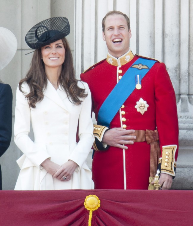 The moment when the members of the British royal family appeared on the balcony of the Palace, the children of Princess Kate stood out the most - Photo 4.
