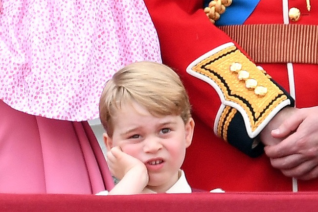The moment when the members of the British royal family appeared on the balcony of the Palace, the children of Princess Kate stood out the most - Photo 7.