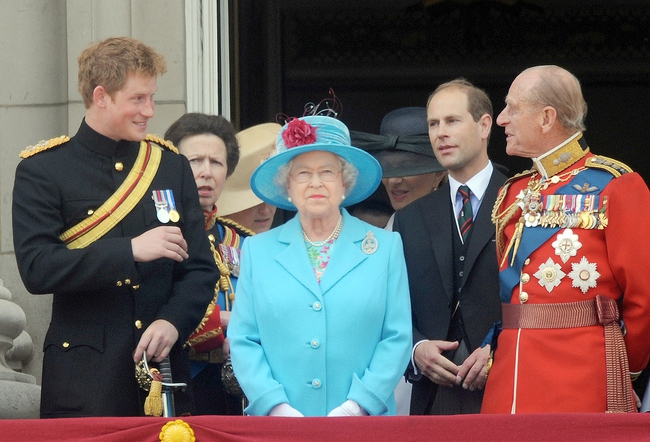 Looking back at 7 decades of wearing colorful costumes of the Queen of England - a 