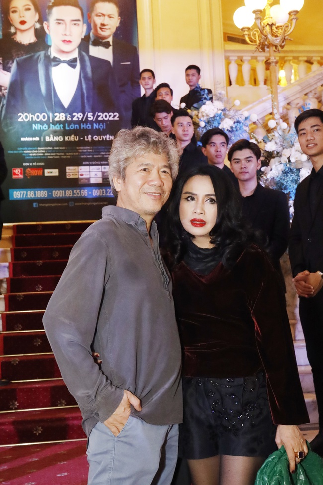 Thanh Lam ngọt ngào tựa vai ông xã bác sĩ trên thảm đỏ - Ảnh 1. Thanh Lam ngọt ngào tựa vai ông xã bác sĩ trên thảm đỏ - Ảnh 1.