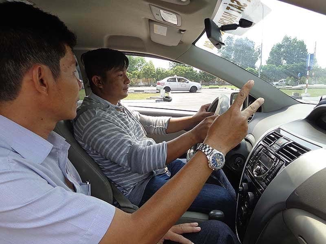Từ tháng 6, tăng thời gian học thực hành lái ô tô trên đường trường - Ảnh 1.