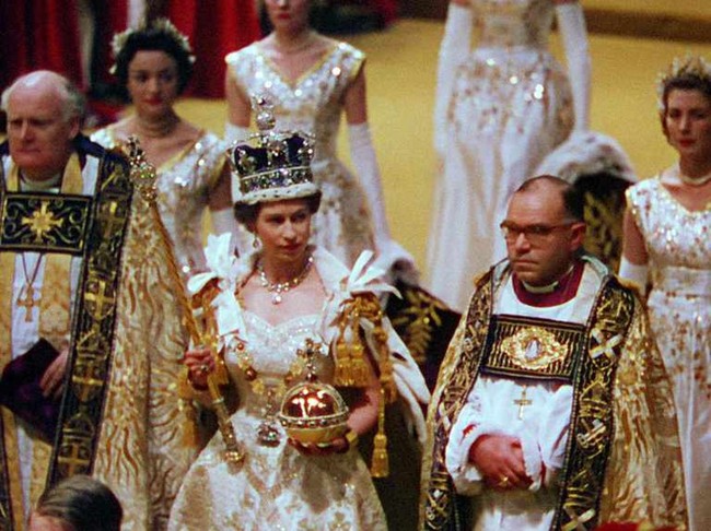 Nữ hoàng Elizabeth II: Nàng công chúa bản lĩnh với bước ngoặt lịch sử lên ngôi vương, 70 năm thăng trầm không ai có thể suy chuyển - Ảnh 3.