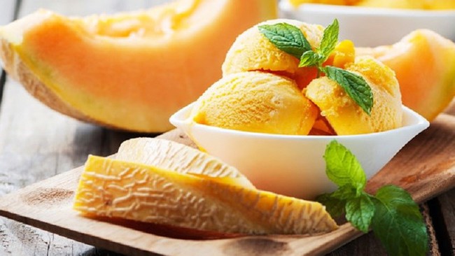 Eating cantaloupe regularly every day, women's skin appears 4 unbelievable changes - Photo 3.