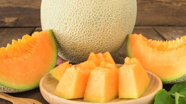 Eating cantaloupe regularly every day, women's skin appears 4 unbelievable changes - Photo 1.
