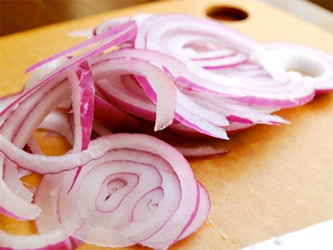 There is a type of onion that is considered a precious medicine for women: Put a slice on your neck every night to lose weight and detox, cure a bunch of diseases - Photo 3.