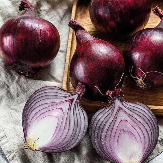 There is a kind of onion that is considered a precious medicine for women: Put a slice on your neck every night to lose weight and detoxify, and cure a bunch of diseases - Photo 4.