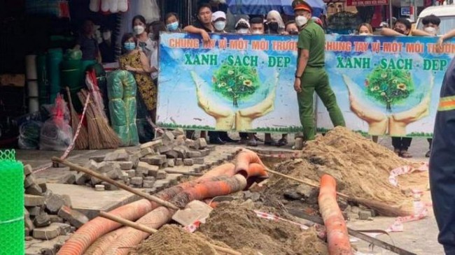 The discovery of a decomposing human arm in a sewer in Da Nang: Found the remains of the victim - Photo 1.