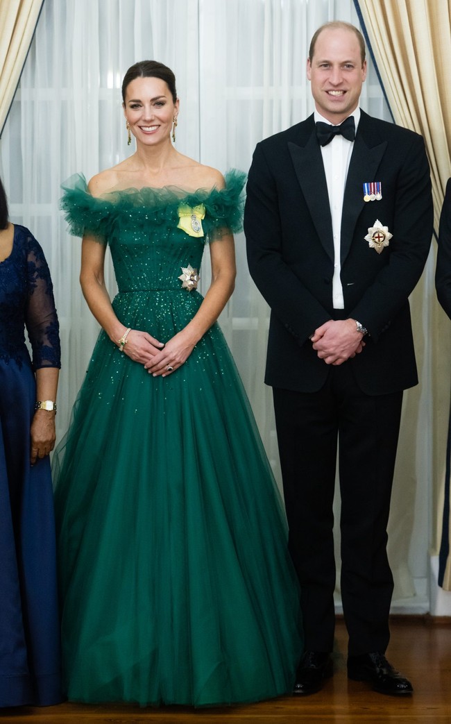 Đẳng cấp diện đồ của Công nương Kate: Thường xuyên chọn mẫu váy giúp tôn vòng eo bé siêu thực - Ảnh 3.