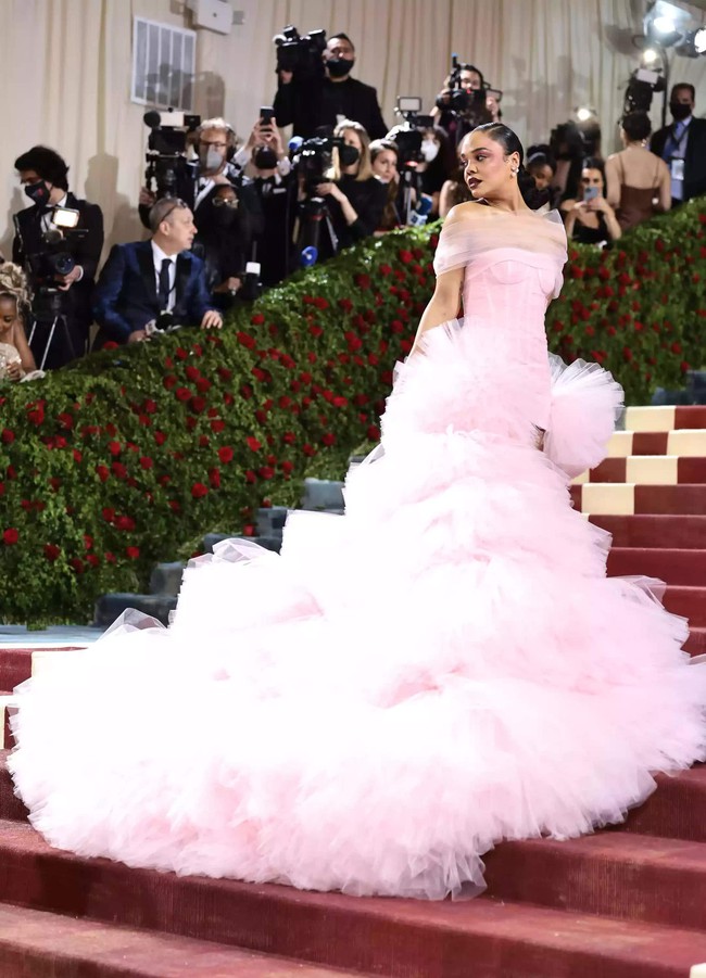 10 wedding dress trends this year through the Met Gala 2022 event - Photo 2.