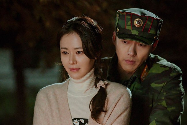 Cách ôm &quot;rụng tim&quot; của Hyun Bin với Son Ye Jin: Học ngay để tình cảm vợ chồng càng thêm thắm thiết - Ảnh 2.