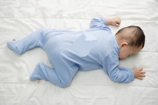 20 sự thật về trẻ sơ sinh mà không phải bố mẹ nào cũng biết: Trẻ có thể tự ngủ không cần rong, trẻ trên 6kg cần ngủ xuyên đêm để phát triển trí não - Ảnh 1.